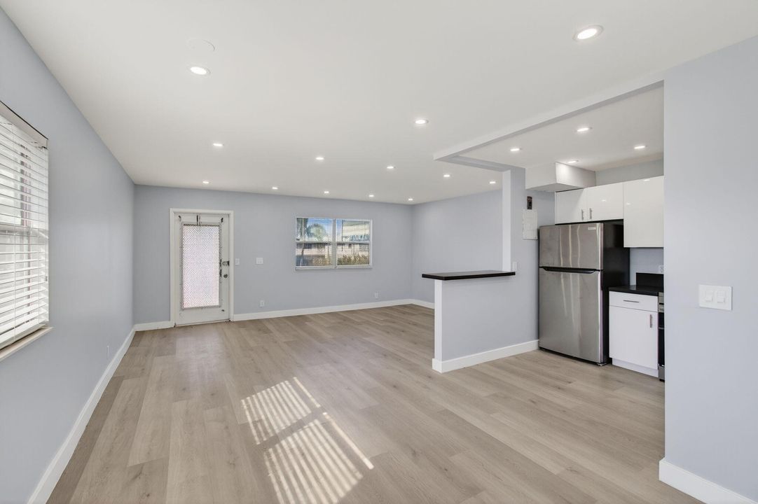 待售: $89,000 (1 贝兹, 1 浴室, 720 平方英尺)