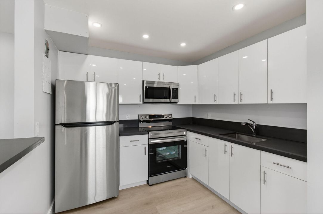 待售: $89,000 (1 贝兹, 1 浴室, 720 平方英尺)