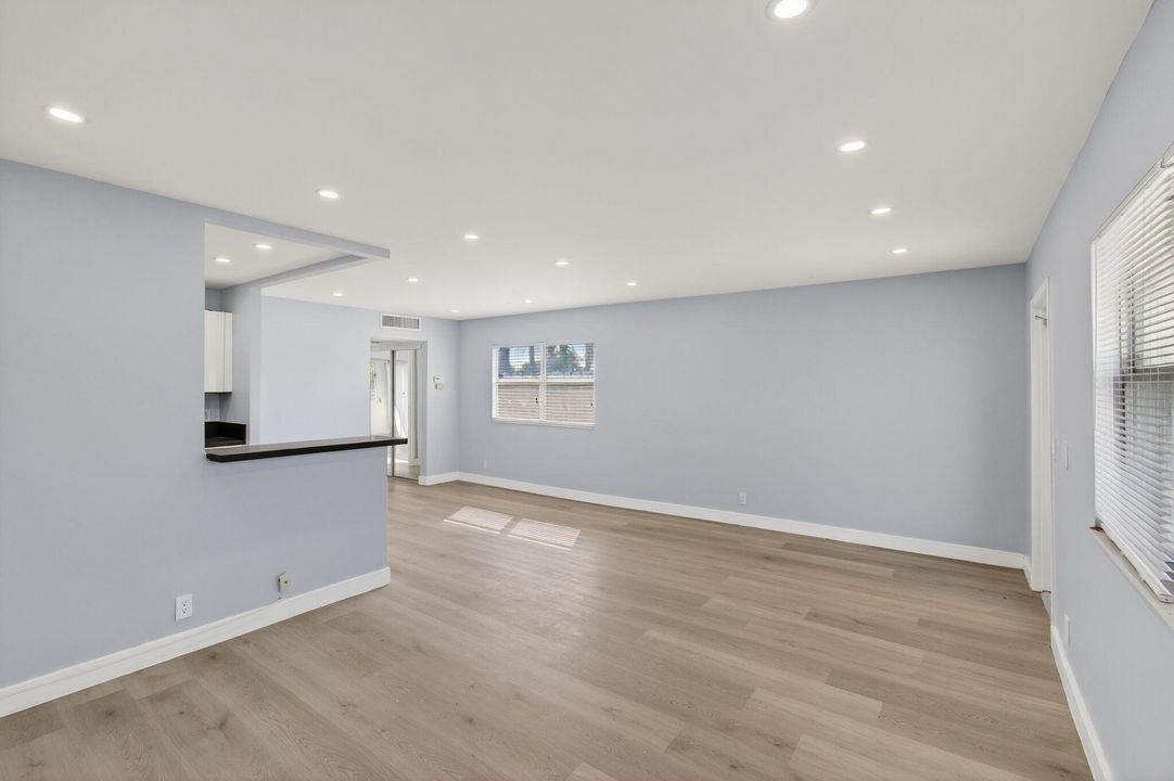 待售: $89,000 (1 贝兹, 1 浴室, 720 平方英尺)