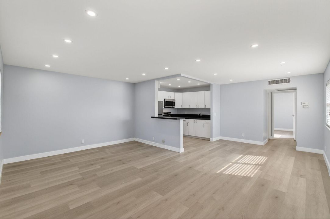 待售: $89,000 (1 贝兹, 1 浴室, 720 平方英尺)