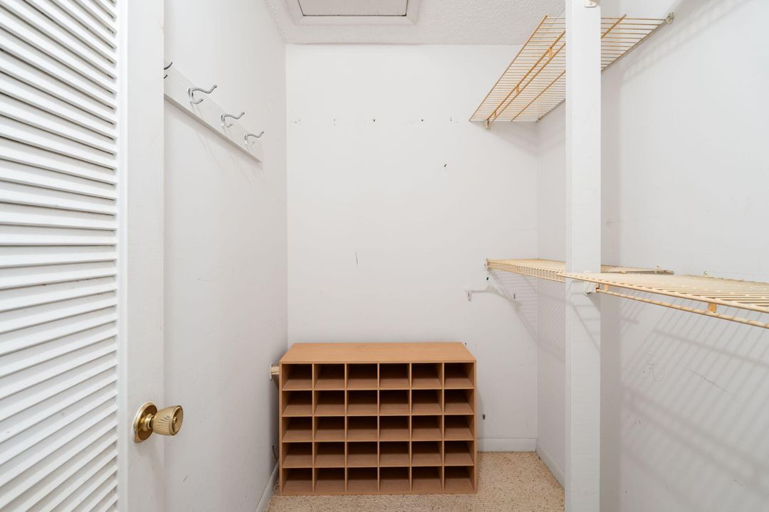 For Sale: $119,900 (2 beds, 2 baths, 1104 Square Feet)