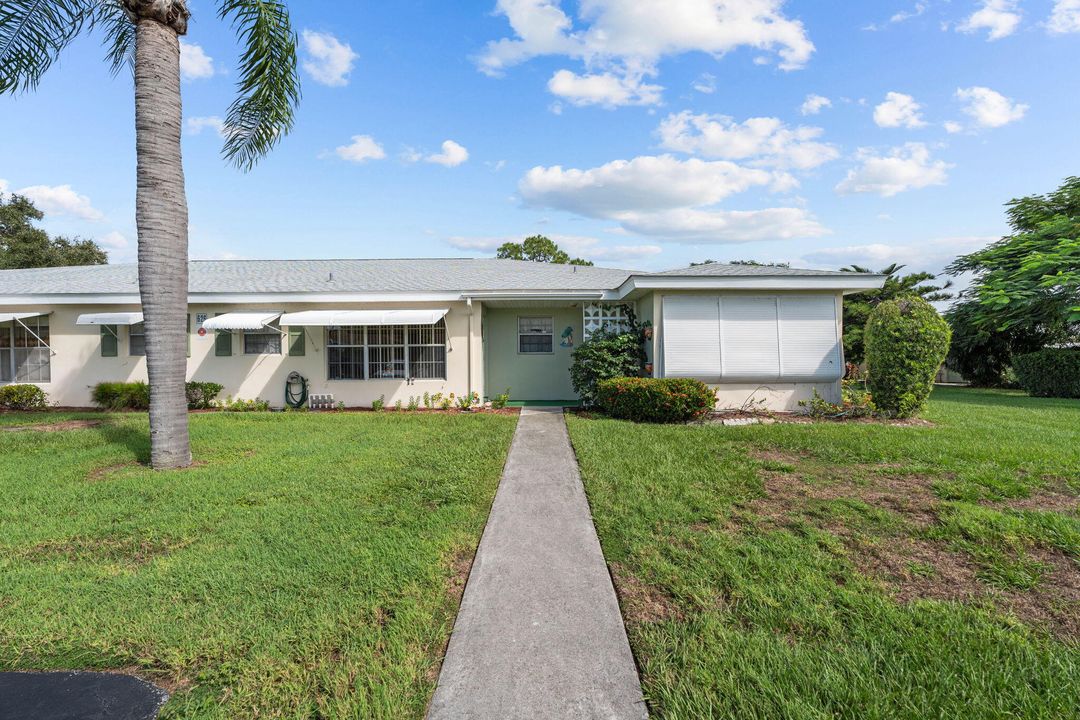 For Sale: $119,900 (2 beds, 2 baths, 1104 Square Feet)