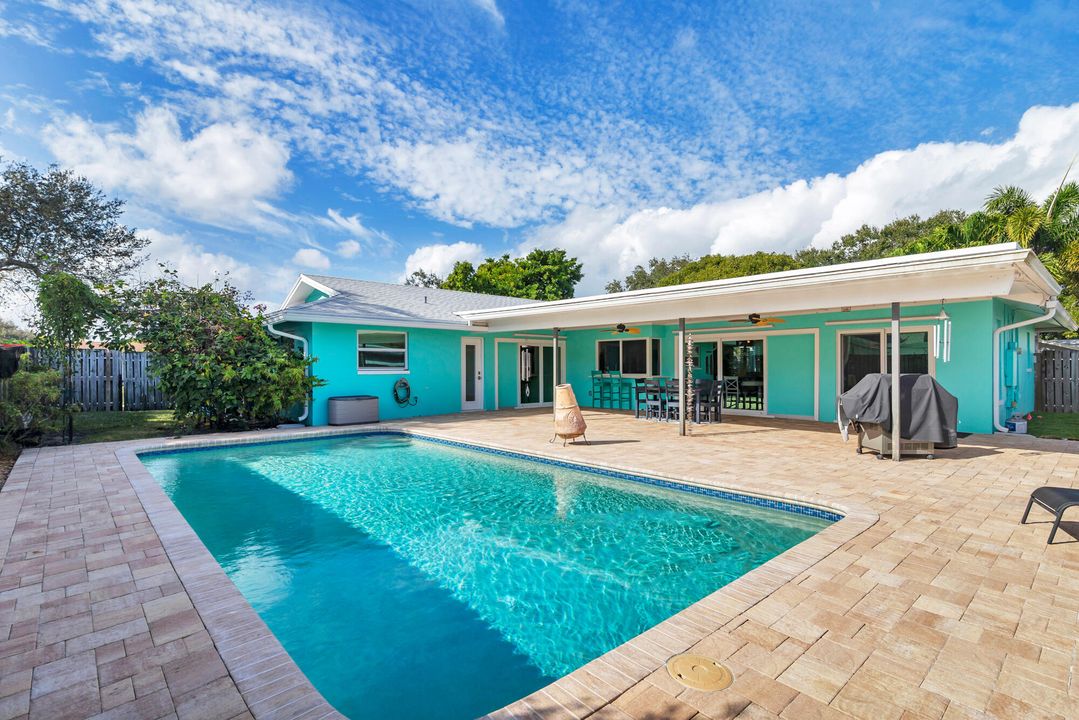 For Sale: $1,075,000 (4 beds, 3 baths, 1869 Square Feet)