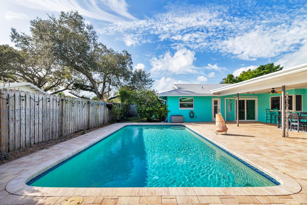 For Sale: $1,075,000 (4 beds, 3 baths, 1869 Square Feet)