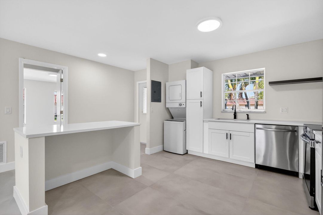 For Rent: $2,100 (2 beds, 1 baths, 1024 Square Feet)