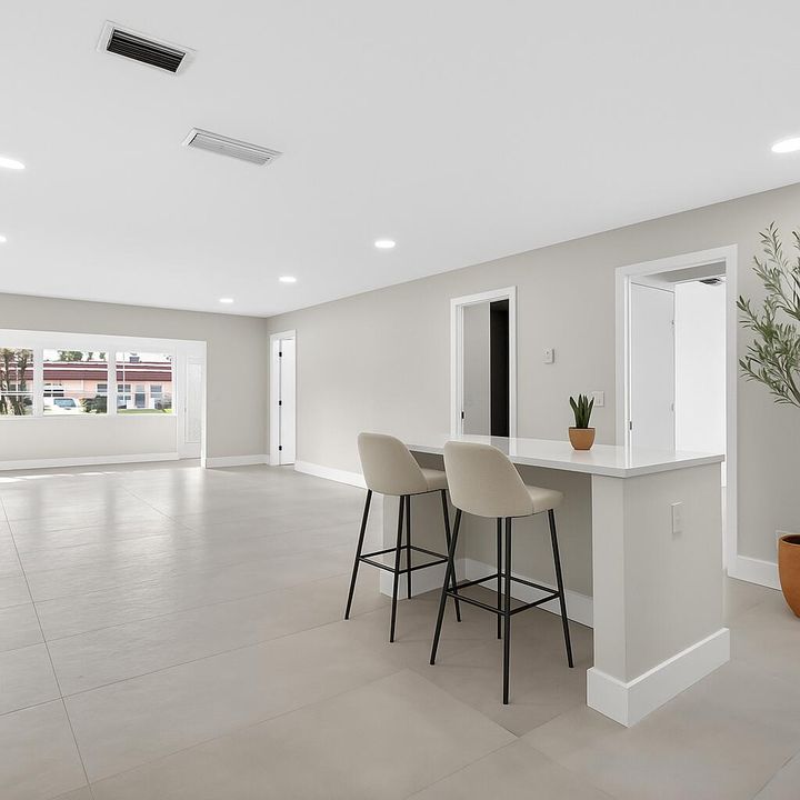 For Rent: $2,100 (2 beds, 1 baths, 1024 Square Feet)