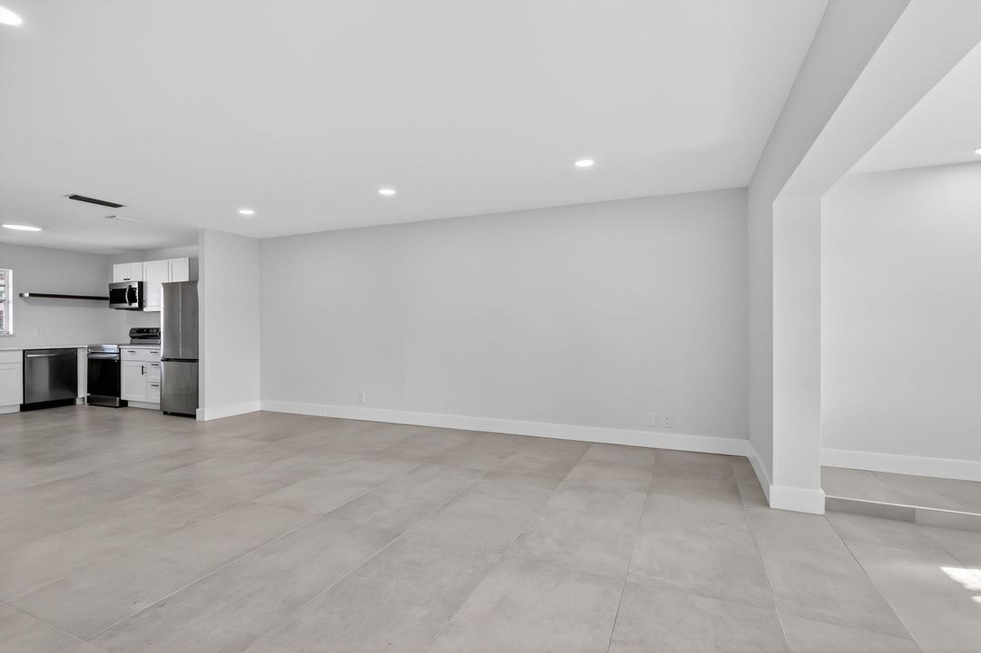 For Rent: $2,100 (2 beds, 1 baths, 1024 Square Feet)