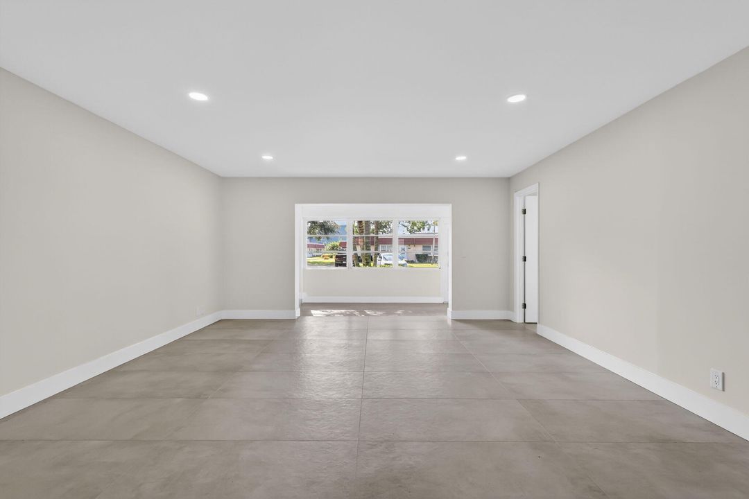 For Rent: $2,100 (2 beds, 1 baths, 1024 Square Feet)