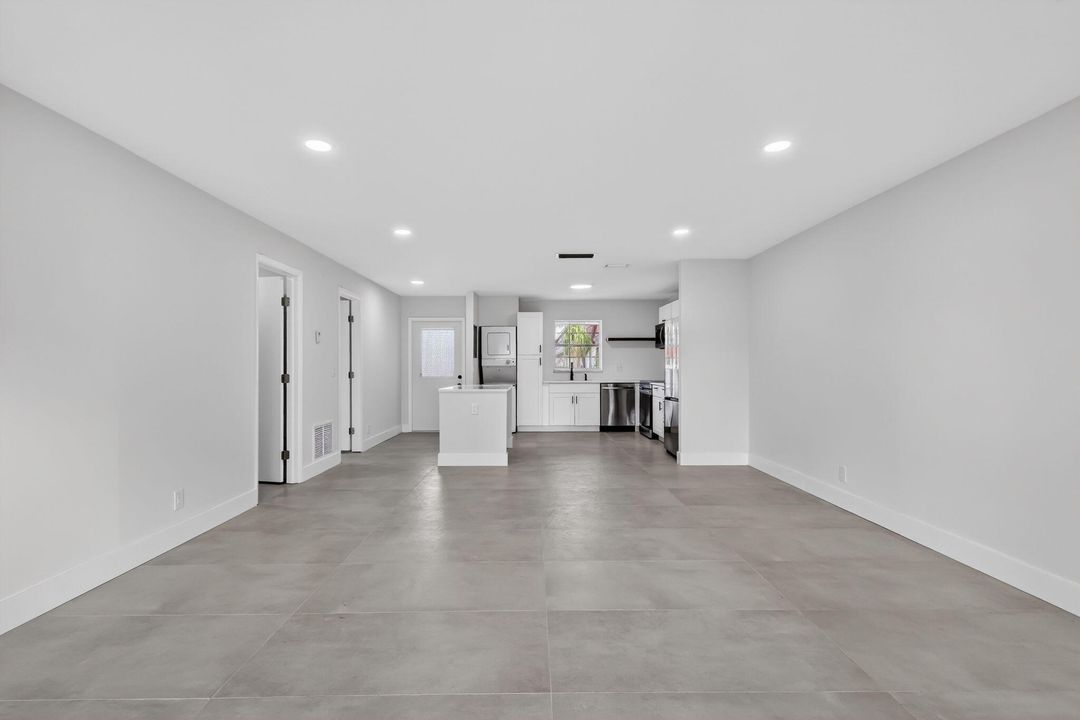 For Rent: $2,100 (2 beds, 1 baths, 1024 Square Feet)