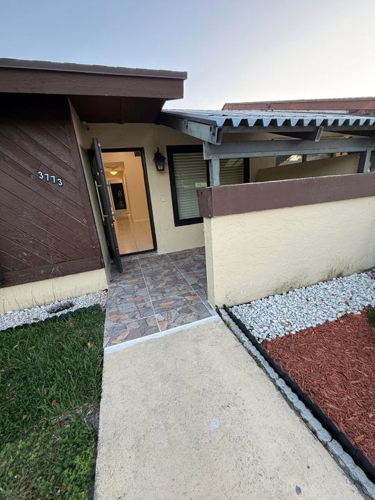 В аренду: $2,350 (2 спален, 2 ванн, 1102 Квадратных фут)