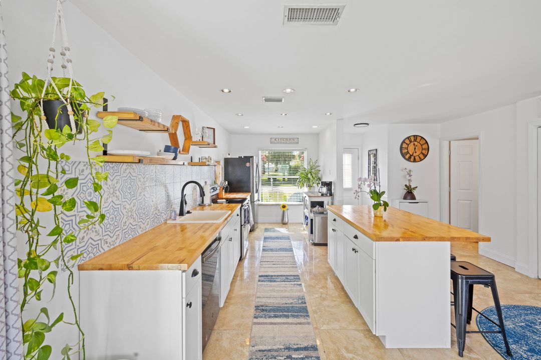 待售: $460,000 (3 贝兹, 3 浴室, 1386 平方英尺)