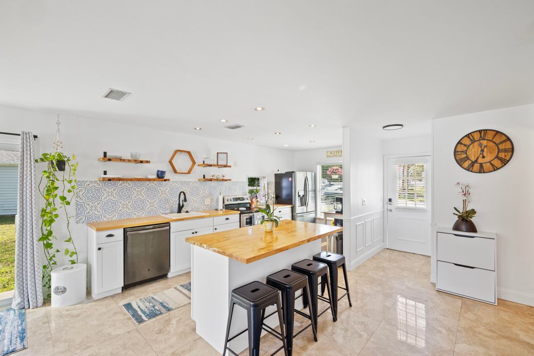 待售: $460,000 (3 贝兹, 3 浴室, 1386 平方英尺)