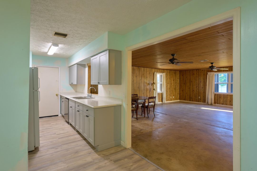 For Sale: $264,900 (3 beds, 2 baths, 1541 Square Feet)