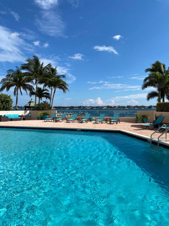 На продажу: $430,000 (2 спален, 2 ванн, 1235 Квадратных фут)