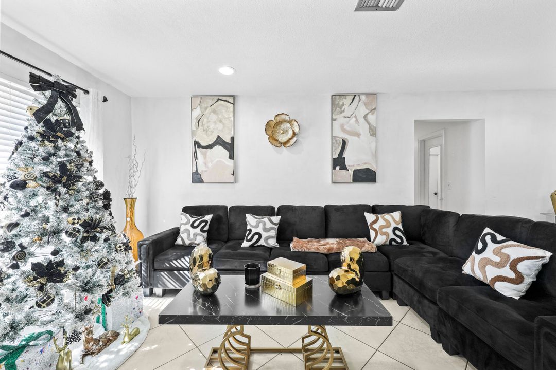 For Rent: $3,150 (3 beds, 2 baths, 1388 Square Feet)