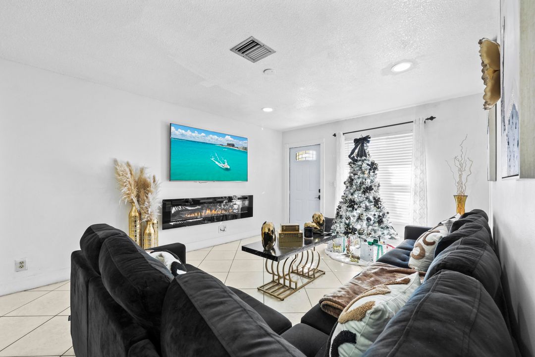 For Rent: $3,150 (3 beds, 2 baths, 1388 Square Feet)