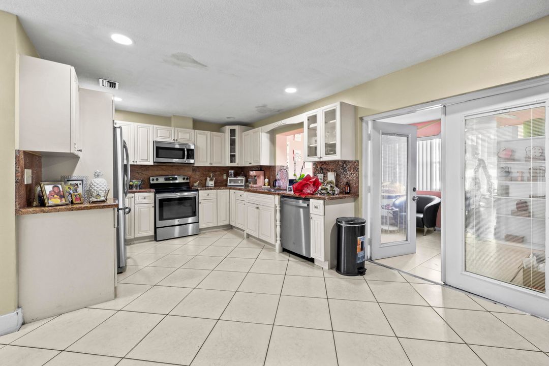 For Rent: $3,150 (3 beds, 2 baths, 1388 Square Feet)