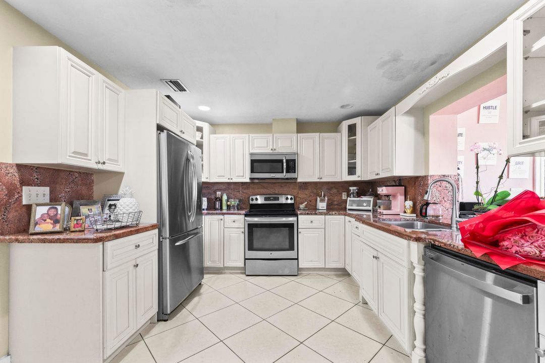 For Rent: $3,150 (3 beds, 2 baths, 1388 Square Feet)