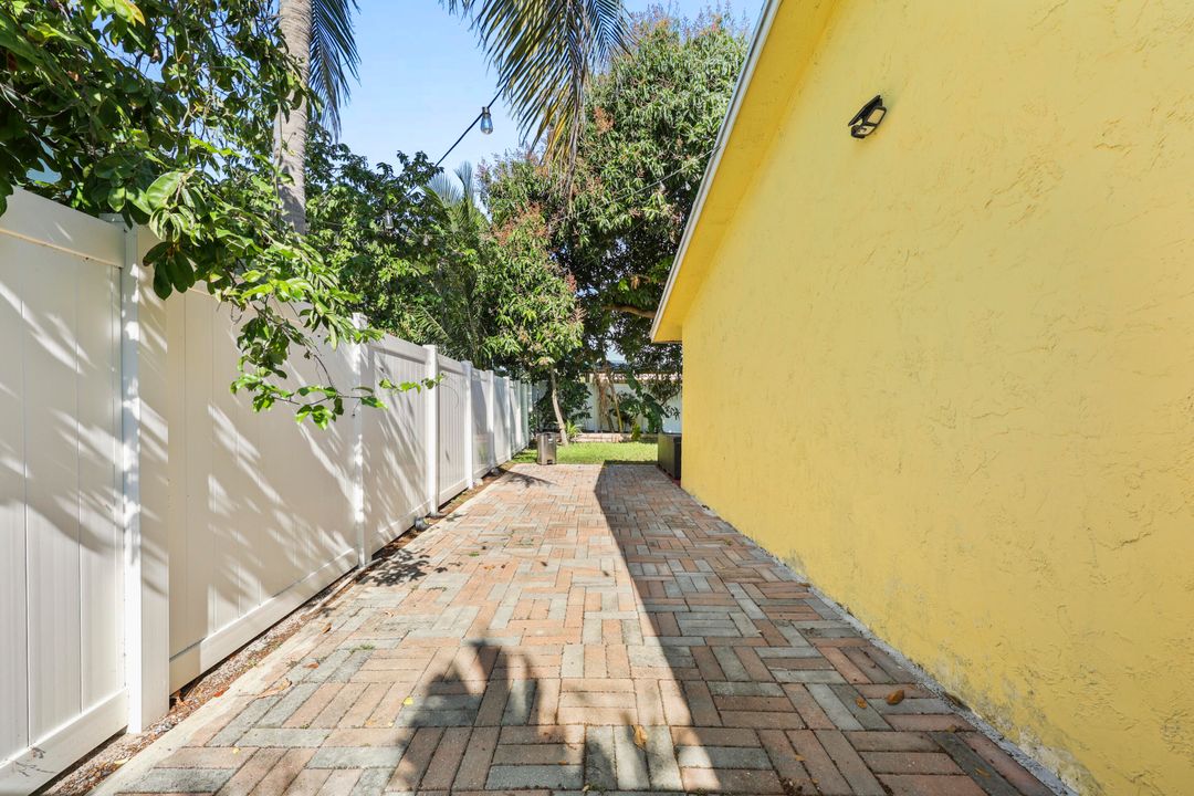 For Rent: $3,150 (3 beds, 2 baths, 1388 Square Feet)