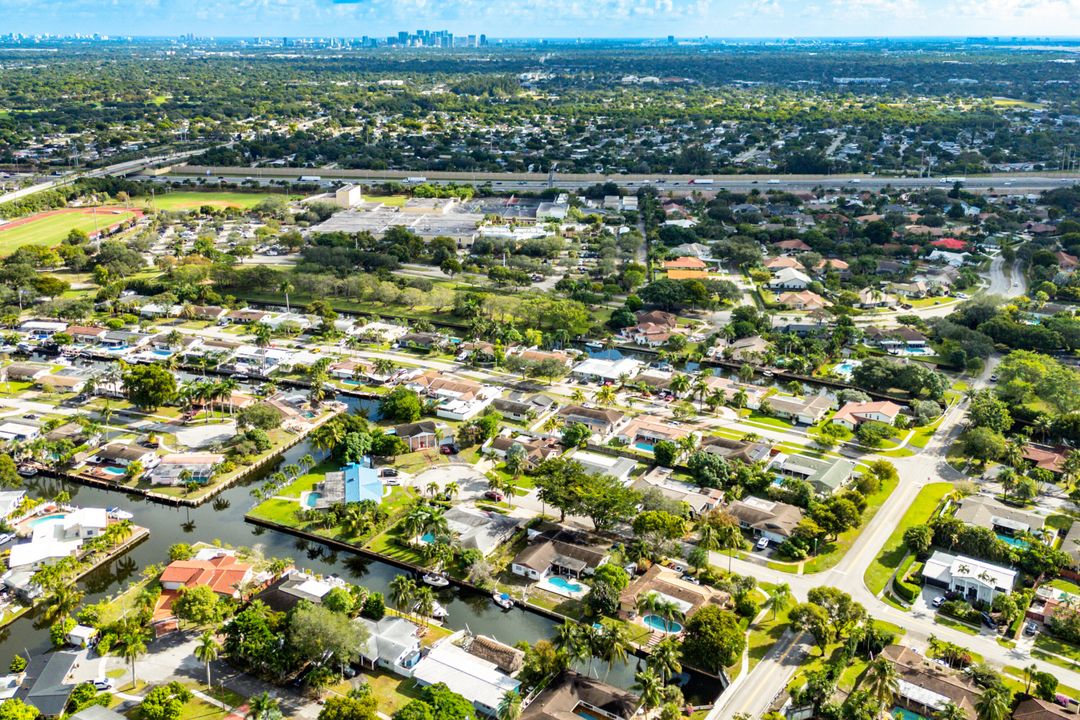 En Venta: $639,900 (3 camas, 2 baños, 1819 Pies cuadrados)