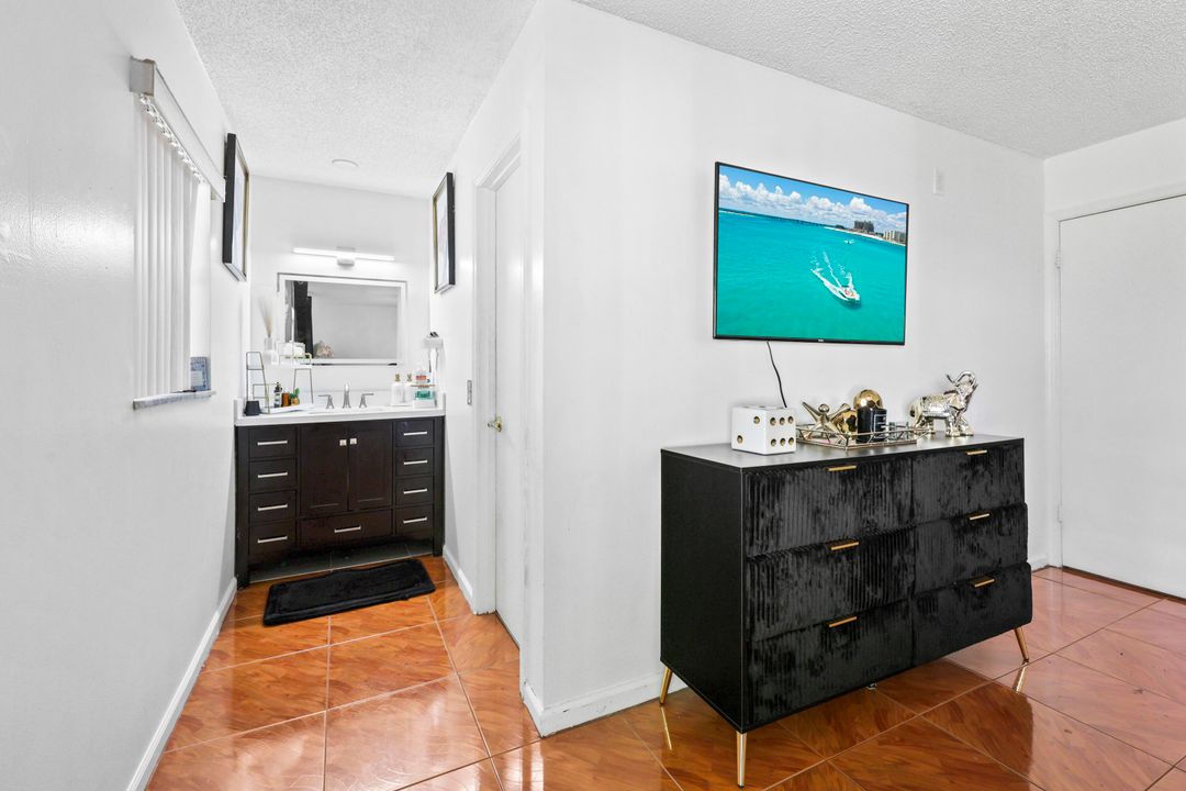 For Rent: $3,150 (3 beds, 2 baths, 1388 Square Feet)