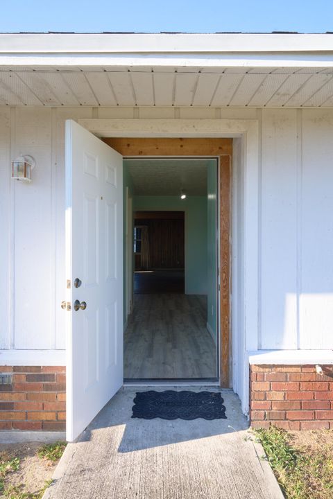 For Sale: $264,900 (3 beds, 2 baths, 1541 Square Feet)