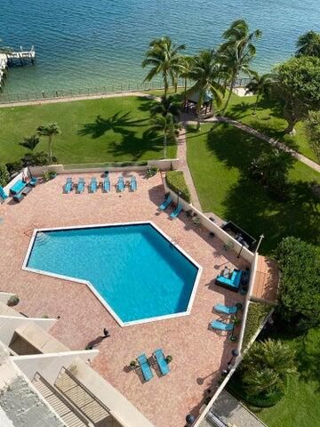 На продажу: $430,000 (2 спален, 2 ванн, 1235 Квадратных фут)