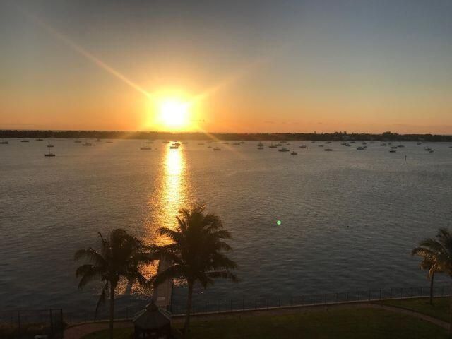 На продажу: $430,000 (2 спален, 2 ванн, 1235 Квадратных фут)