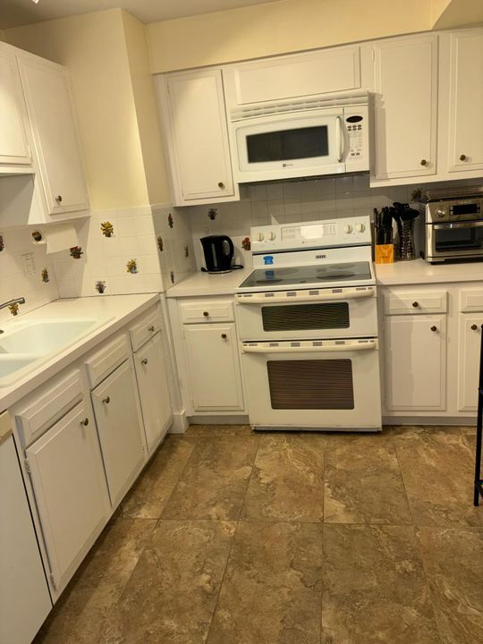 На продажу: $430,000 (2 спален, 2 ванн, 1235 Квадратных фут)