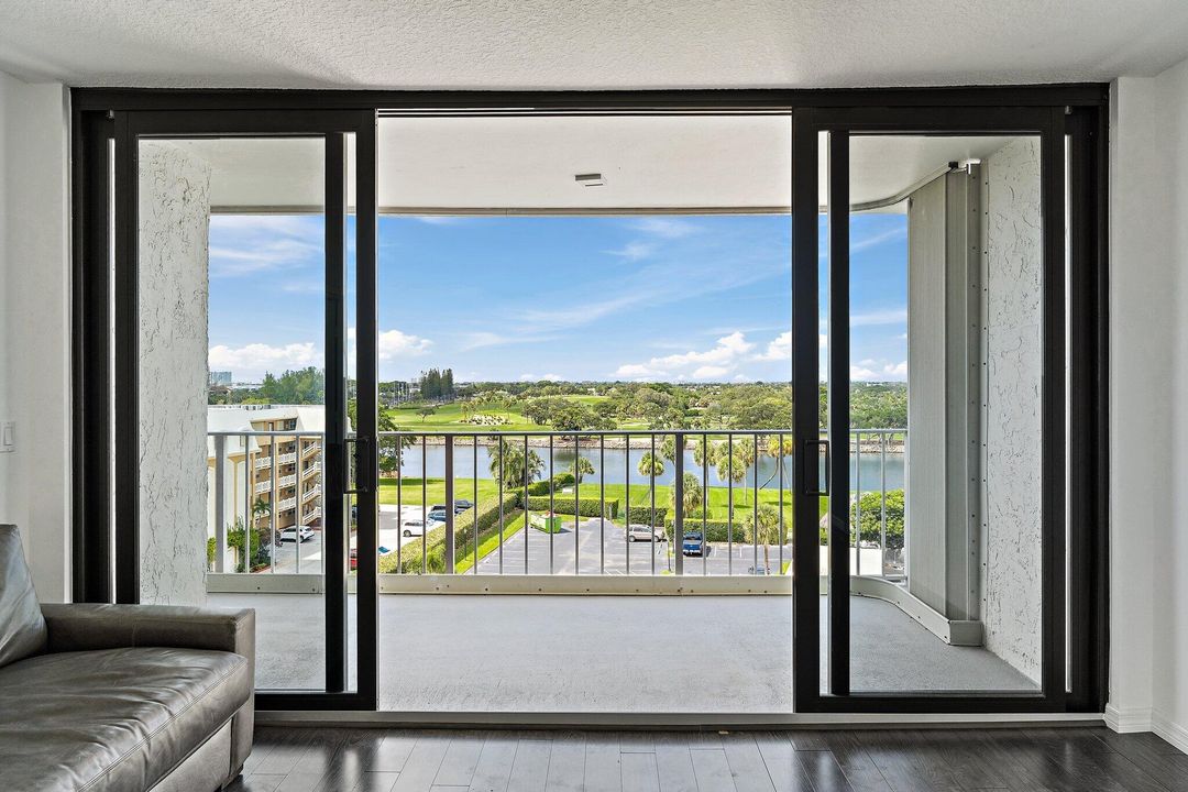 待售: $405,000 (2 贝兹, 2 浴室, 1160 平方英尺)