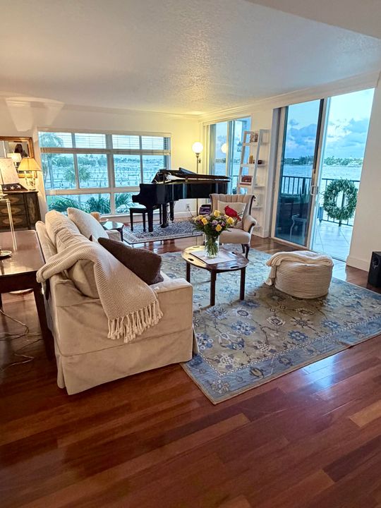 En Venta: $725,000 (2 camas, 2 baños, 1489 Pies cuadrados)