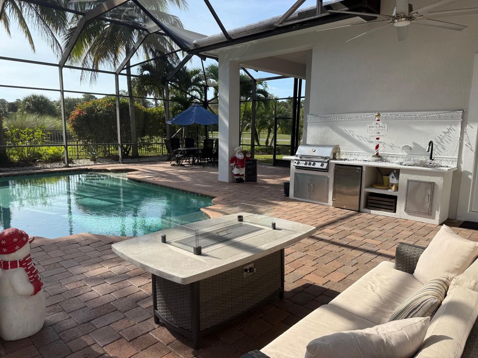 En Renta: $25,000 (4 camas, 4 baños, 4000 Pies cuadrados)