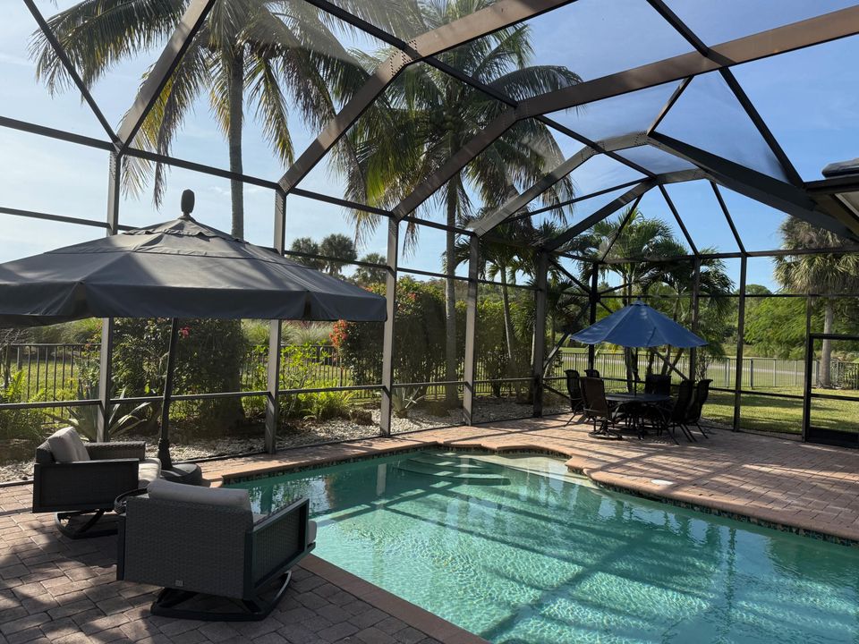 En Renta: $25,000 (4 camas, 4 baños, 4000 Pies cuadrados)