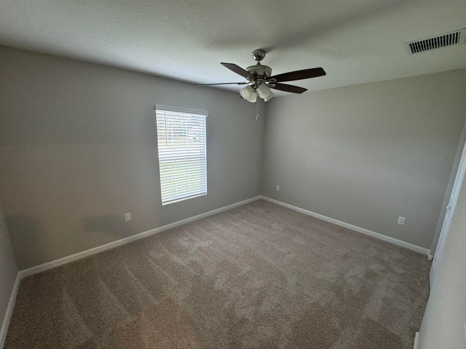 В аренду: $2,600 (4 спален, 2 ванн, 1833 Квадратных фут)