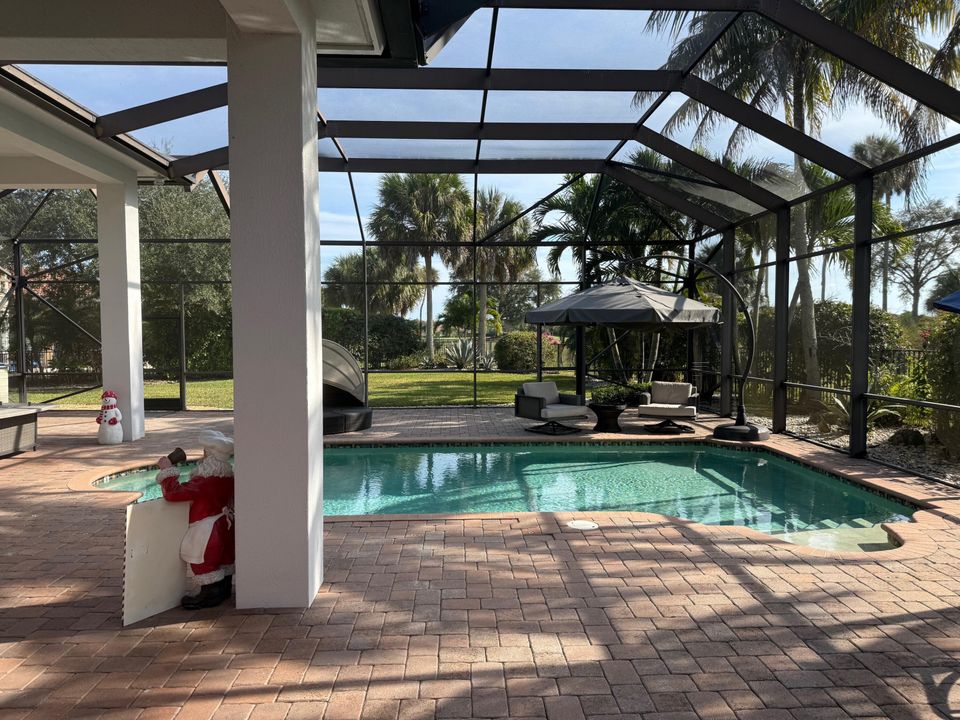 En Renta: $25,000 (4 camas, 4 baños, 4000 Pies cuadrados)