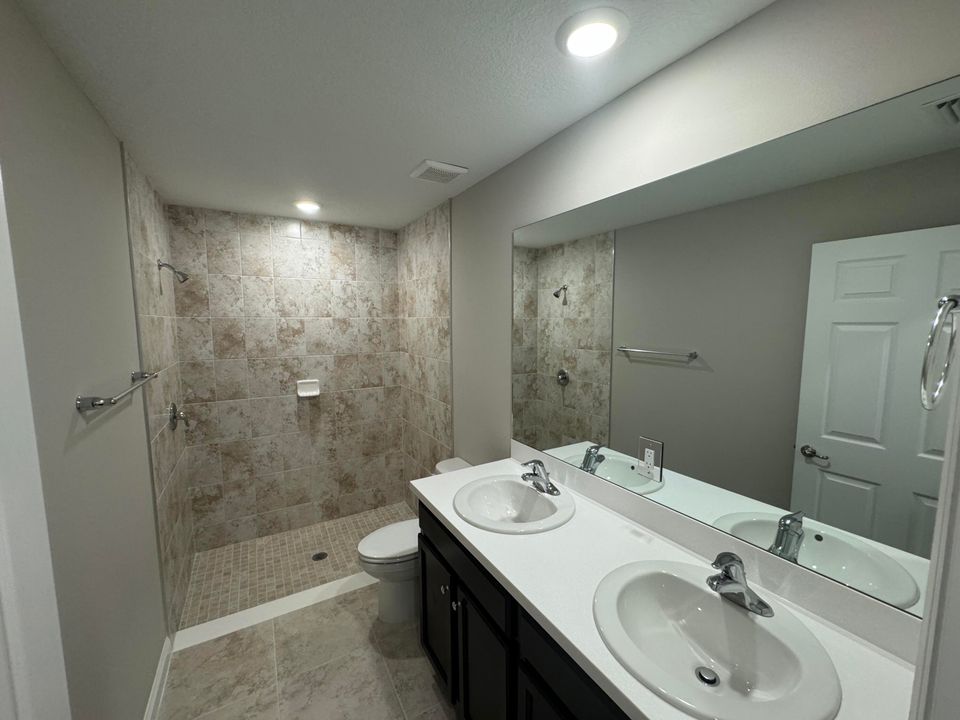 В аренду: $2,600 (4 спален, 2 ванн, 1833 Квадратных фут)