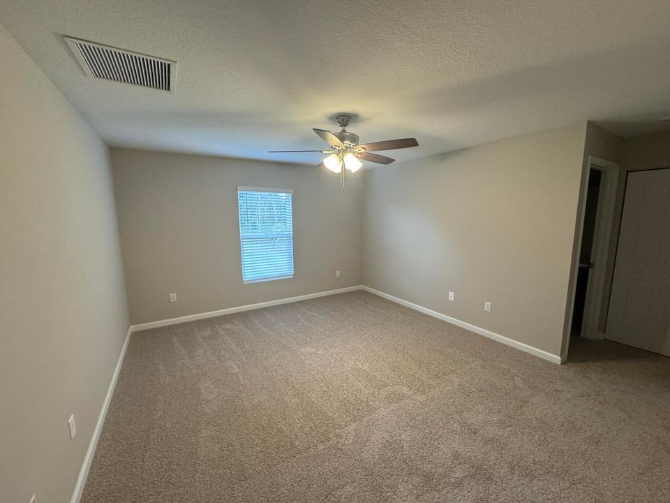 В аренду: $2,600 (4 спален, 2 ванн, 1833 Квадратных фут)