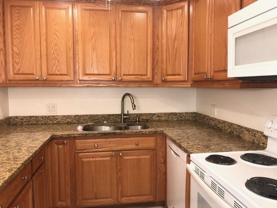 出租: $2,100 (2 贝兹, 2 浴室, 1033 平方英尺)