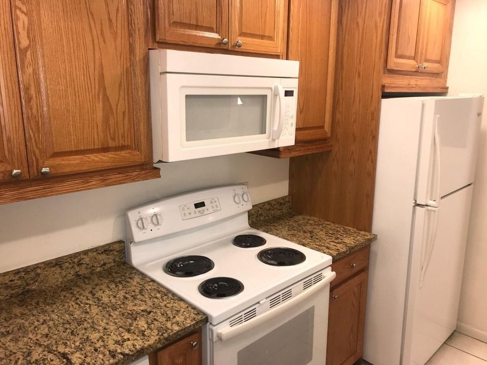 出租: $2,100 (2 贝兹, 2 浴室, 1033 平方英尺)