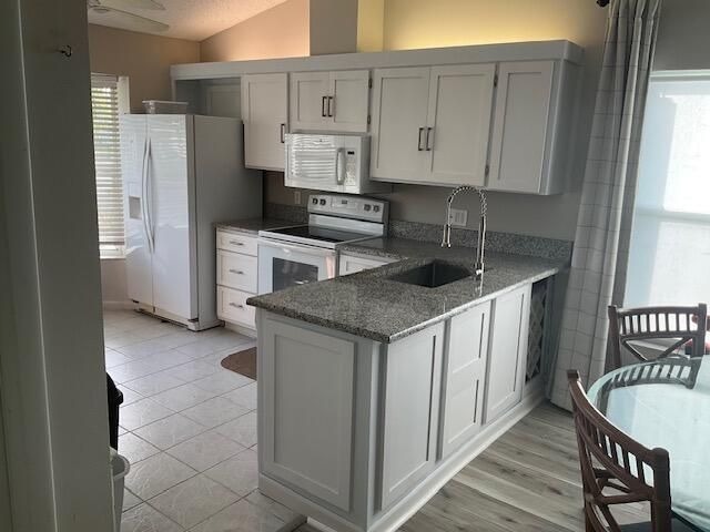 待售: $309,900 (2 贝兹, 2 浴室, 1299 平方英尺)