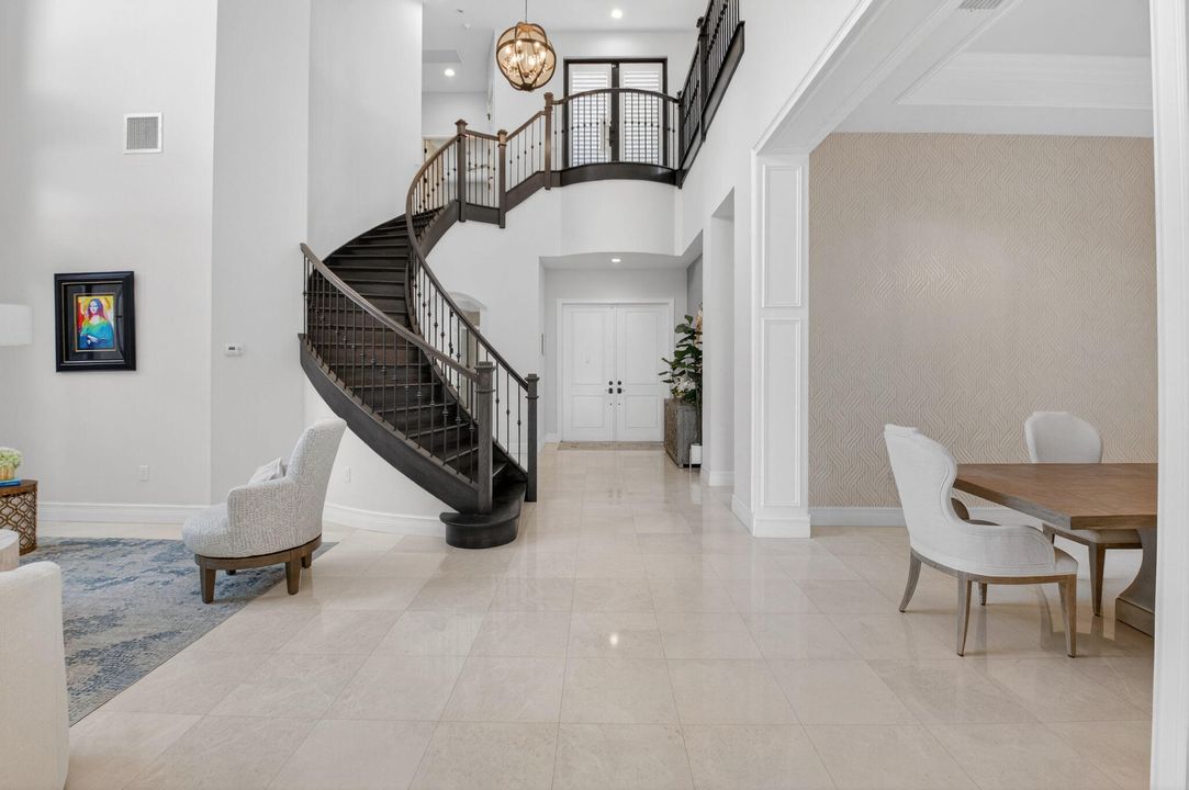 В аренду: $11,000 (5 спален, 5 ванн, 4248 Квадратных фут)