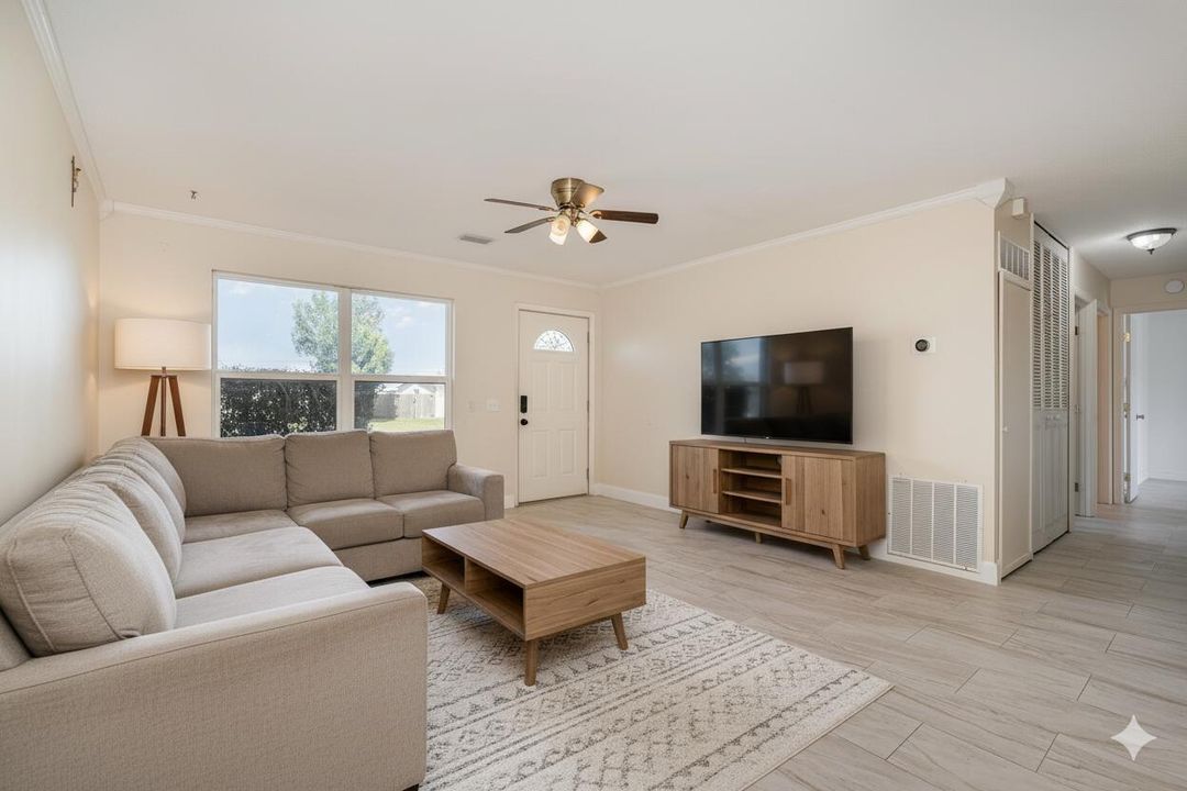 For Sale: $280,000 (3 beds, 2 baths, 1285 Square Feet)