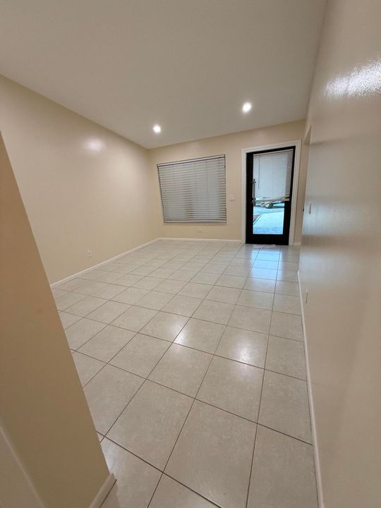 В аренду: $2,350 (2 спален, 2 ванн, 1102 Квадратных фут)