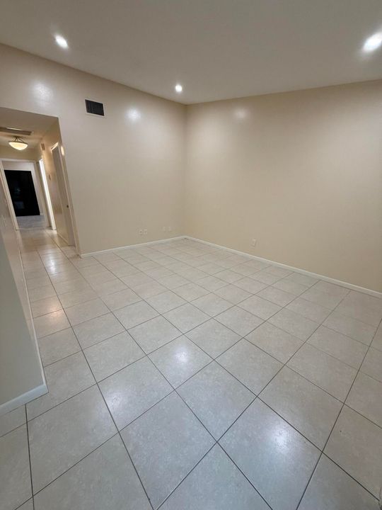 В аренду: $2,350 (2 спален, 2 ванн, 1102 Квадратных фут)