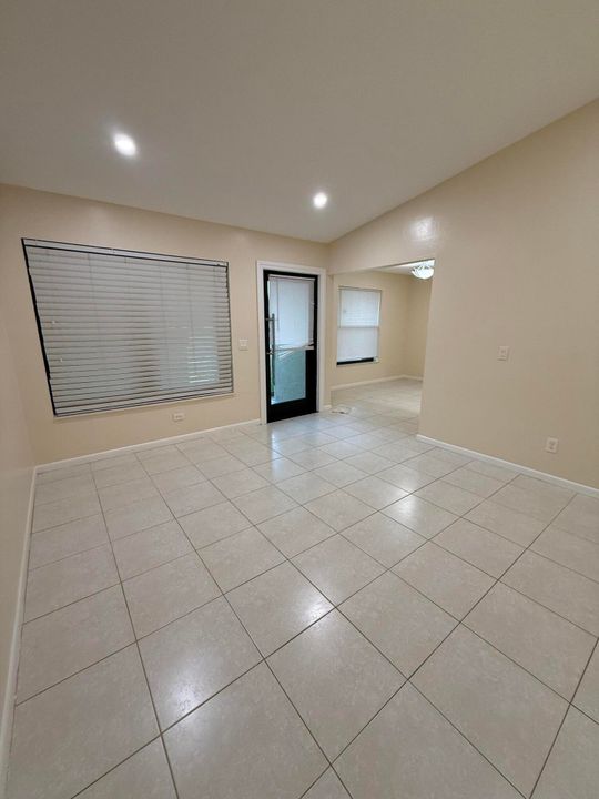 В аренду: $2,350 (2 спален, 2 ванн, 1102 Квадратных фут)