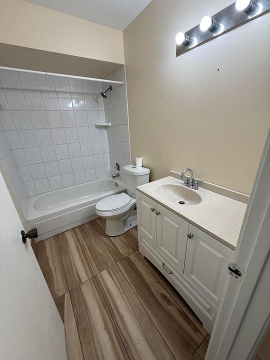 В аренду: $2,350 (2 спален, 2 ванн, 1102 Квадратных фут)