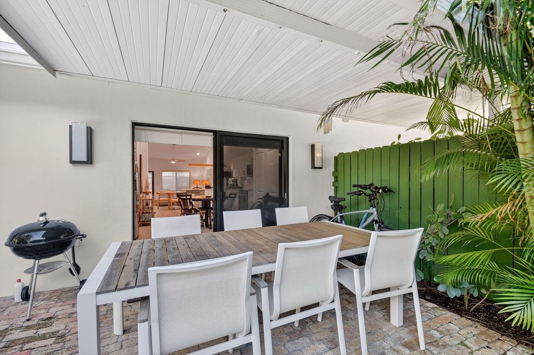 出租: $5,800 (3 贝兹, 2 浴室, 1500 平方英尺)