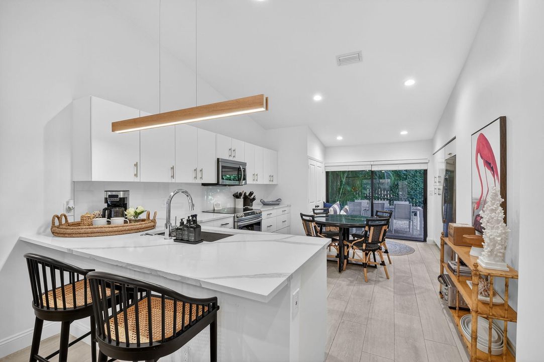 出租: $5,800 (3 贝兹, 2 浴室, 1500 平方英尺)