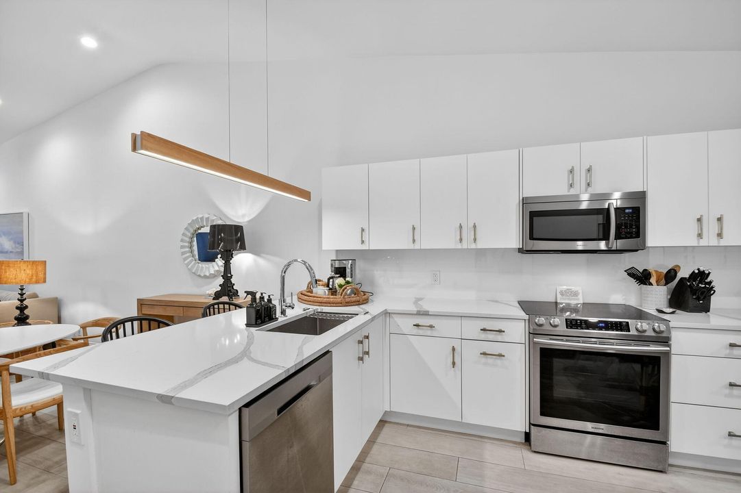 出租: $5,800 (3 贝兹, 2 浴室, 1500 平方英尺)