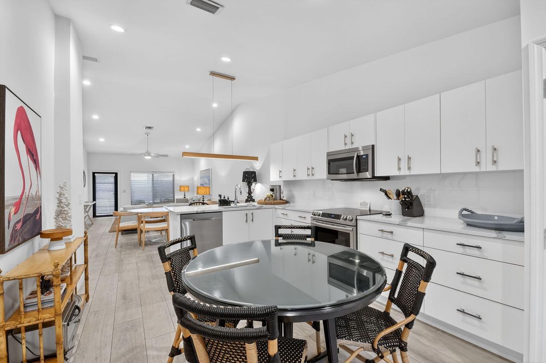 出租: $5,800 (3 贝兹, 2 浴室, 1500 平方英尺)